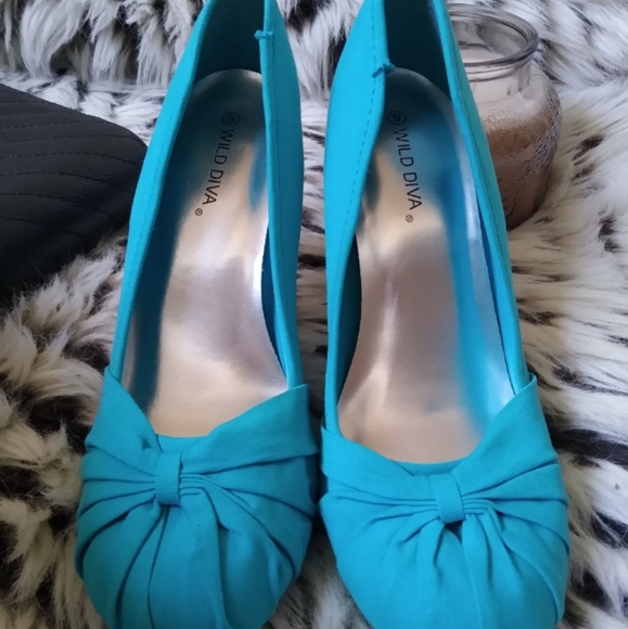 Wild Diva Round Toe Blue Heels - Picture 4 of 7